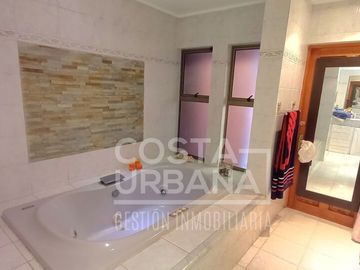Gran Oportunidad de Venta de casa en Pinares con Novacion