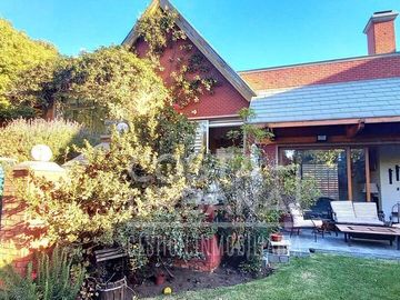 Gran Oportunidad de Venta de casa en Pinares con Novacion
