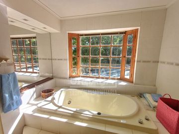 HERMOSA CASA EN OLMUÉ