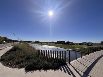 Lote en venta al lago central  en el Barrio Puentes, Nordelta