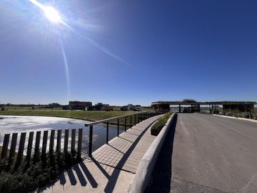 Lote en venta al lago central  en el Barrio Puentes, Nordelta