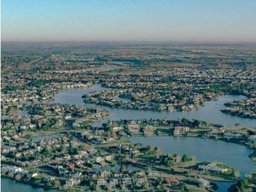 Lote en venta al lago central  en el Barrio Puentes, Nordelta
