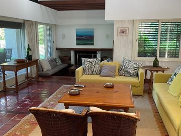 Casa  de 3/4 dormitorios con una excelente calidad y diseño