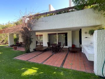 Casa  de 3/4 dormitorios con una excelente calidad y diseño