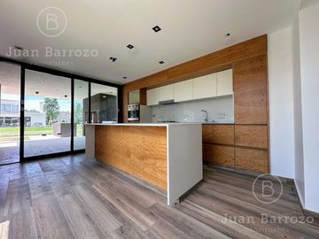 Venta Casa a estrenar en San Eliseo Country Golf en San Vicente - Canning.