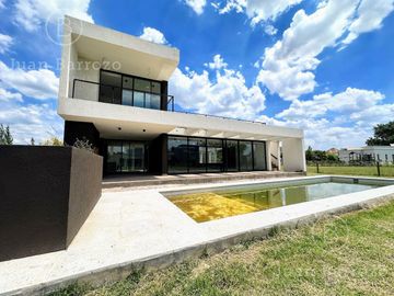 Venta Casa a estrenar en San Eliseo Country Golf en San Vicente - Canning.
