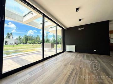 Venta Casa a estrenar en San Eliseo Country Golf en San Vicente - Canning.