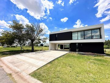 Venta Casa a estrenar en San Eliseo Country Golf en San Vicente - Canning.