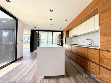 Venta Casa a estrenar en San Eliseo Country Golf en San Vicente - Canning.