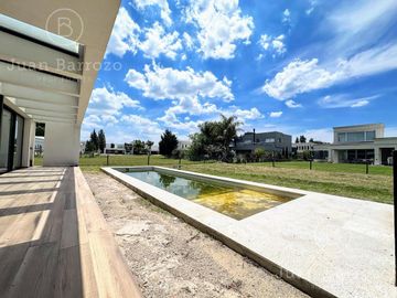 Venta Casa a estrenar en San Eliseo Country Golf en San Vicente - Canning.