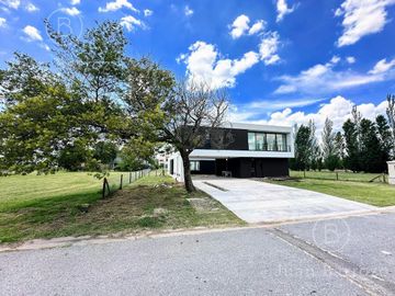 Venta Casa a estrenar en San Eliseo Country Golf en San Vicente - Canning.
