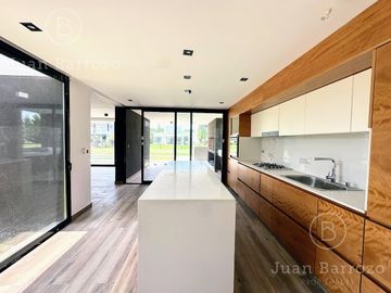 Venta Casa a estrenar en San Eliseo Country Golf en San Vicente - Canning.