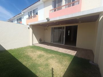 CASA EN VENTA EN JURIQUILLA