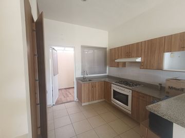 CASA EN VENTA EN JURIQUILLA