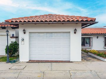 Communidad de campo de golf casa de un solo nivel de 4 dormitorios