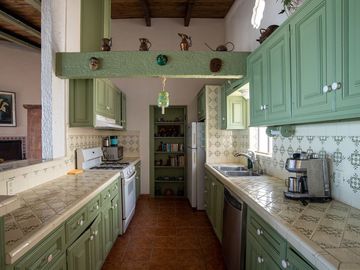 ¡Casa frente al mar con playa de arena por menos de $700 000!