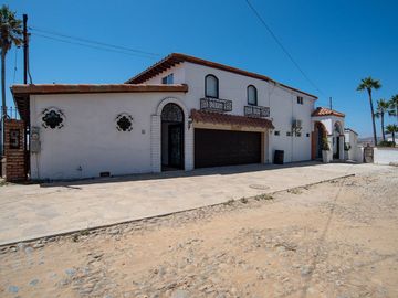 ¡Casa frente al mar con playa de arena por menos de $700 000!