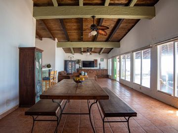 ¡Casa frente al mar con playa de arena por menos de $700 000!