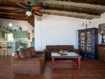 ¡Casa frente al mar con playa de arena por menos de $700 000!
