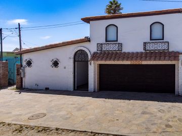 ¡Casa frente al mar con playa de arena por menos de $700 000!