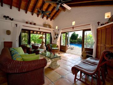 REFUGIO TROPICAL DE ENSUEÑO CON VISTA AL MAR