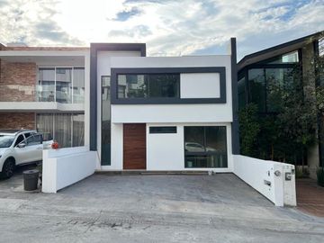 CASA NUEVA EN PRE-VENTA ALTOZANO MORELIA, HERMOSA VISTA PANORÁMICA, DE 3 NIVELES