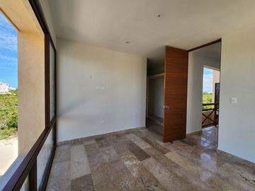TOWNHOUSES de tres niveles cerca de la playa.
