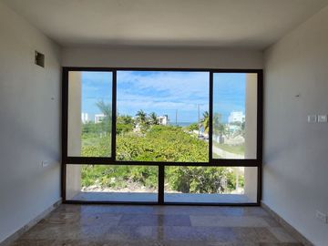 TOWNHOUSES de tres niveles cerca de la playa.