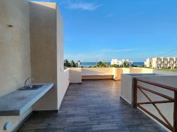 TOWNHOUSES de tres niveles cerca de la playa.