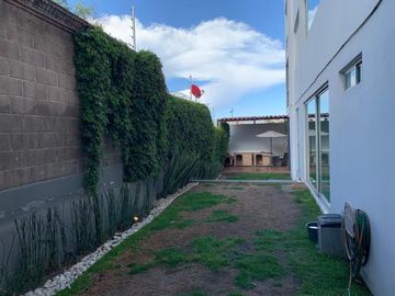 CASA EN VENTA EN LOMAS DE ANGELOPOLIS