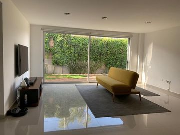 CASA EN VENTA EN LOMAS DE ANGELOPOLIS