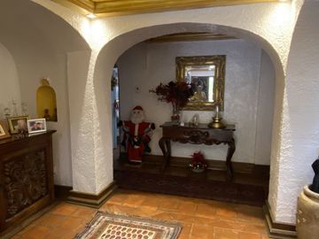 CASA EN VENTA, CLUB DE GOLF HACIENDA, JARDIN GRANDE, VIGILANCIA.