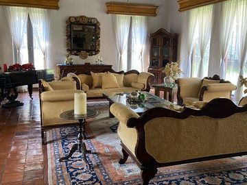 CASA EN VENTA, CLUB DE GOLF HACIENDA, JARDIN GRANDE, VIGILANCIA.