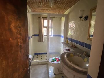 CASA EN VENTA, CLUB DE GOLF HACIENDA, JARDIN GRANDE, VIGILANCIA.