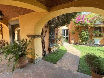 CASA EN VENTA, CLUB DE GOLF HACIENDA, JARDIN GRANDE, VIGILANCIA.