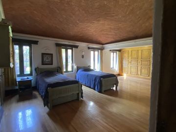 CASA EN VENTA, CLUB DE GOLF HACIENDA, JARDIN GRANDE, VIGILANCIA.