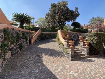 CASA EN VENTA, CLUB DE GOLF HACIENDA, JARDIN GRANDE, VIGILANCIA.