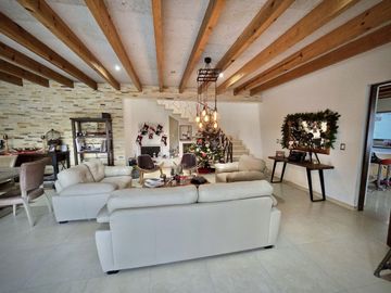 Hermosa Residencia Estilo Mexicano en Privada en Ahuatlán