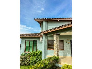 VENDO CASA EN LOS MOLINOS - BOQUETE
