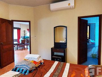 Villa in undisturbed location in well maintained Sunflower