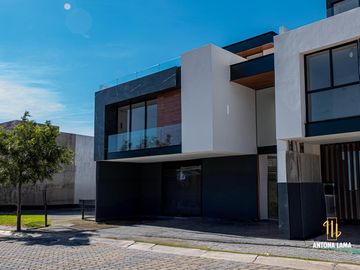 Casa en venta en lomas de Angelópolis II, parque Sofía