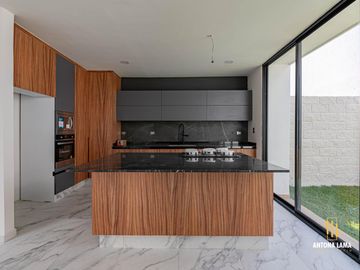 Casa en venta en lomas de Angelópolis II, parque Sofía