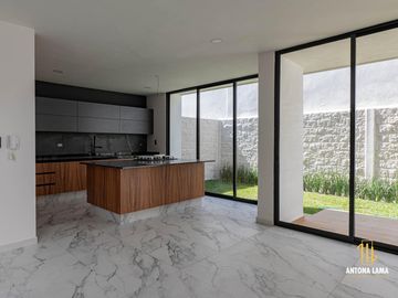 Casa en venta en lomas de Angelópolis II, parque Sofía