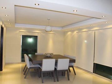 LOMAS DEL SOL, Casa en VENTA con amplio jardin de 150 m2 y estancia de TV