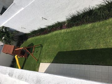 LOMAS DEL SOL, Casa en VENTA con amplio jardin de 150 m2 y estancia de TV