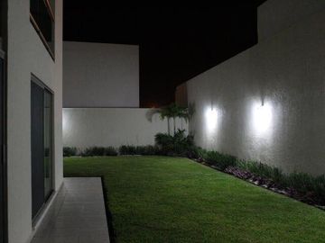 LOMAS DEL SOL, Casa en VENTA con amplio jardin de 150 m2 y estancia de TV