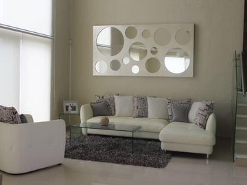 LOMAS DEL SOL, Casa en VENTA con amplio jardin de 150 m2 y estancia de TV