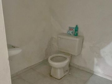 Casa con Local Comercial en Santa Ana