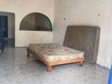 Casa con Local Comercial en Santa Ana