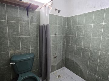 Casa con Local Comercial en Santa Ana